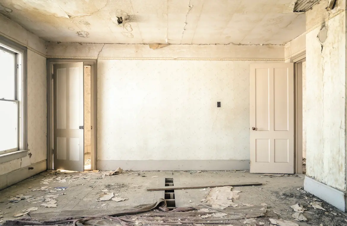 Waste disposal crew managing a cleanout project in Tahlequah